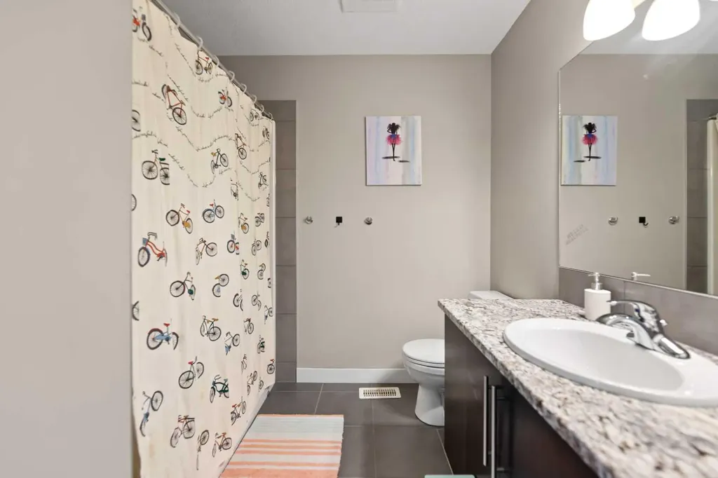 124 25 Avenue NE Calgary AB T2X 1X8