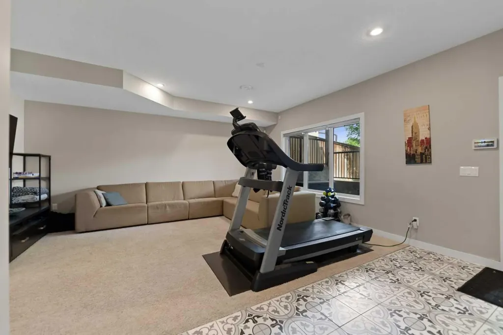 124 25 Avenue NE Calgary AB T2X 1X8