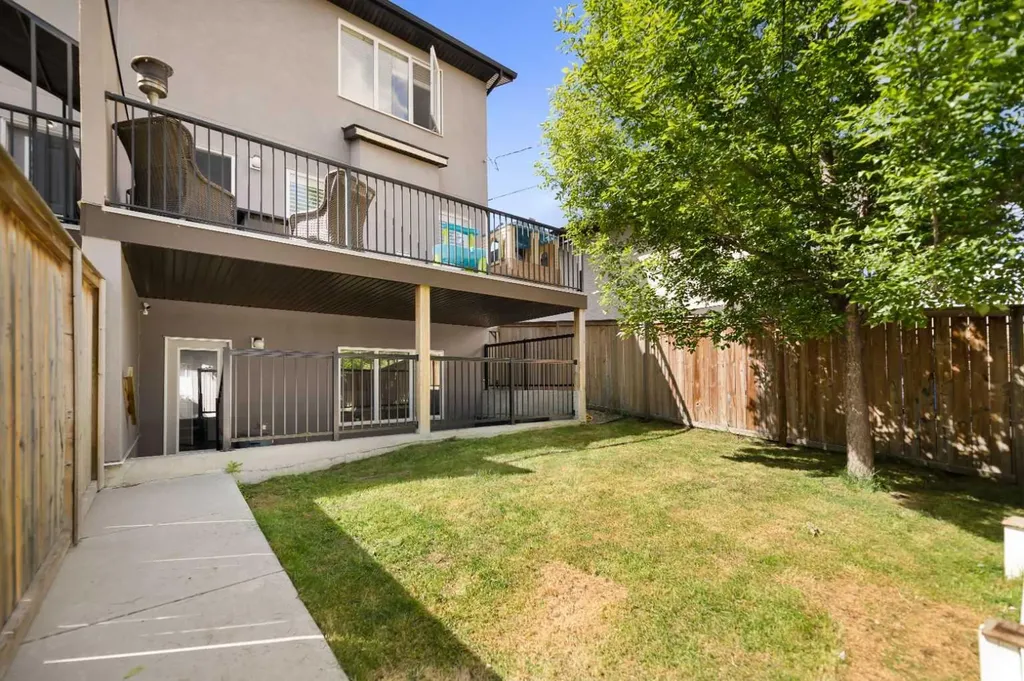 124 25 Avenue NE Calgary AB T2X 1X8