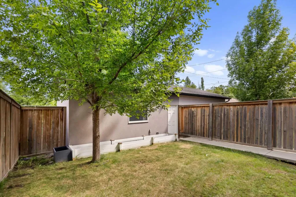 124 25 Avenue NE Calgary AB T2X 1X8