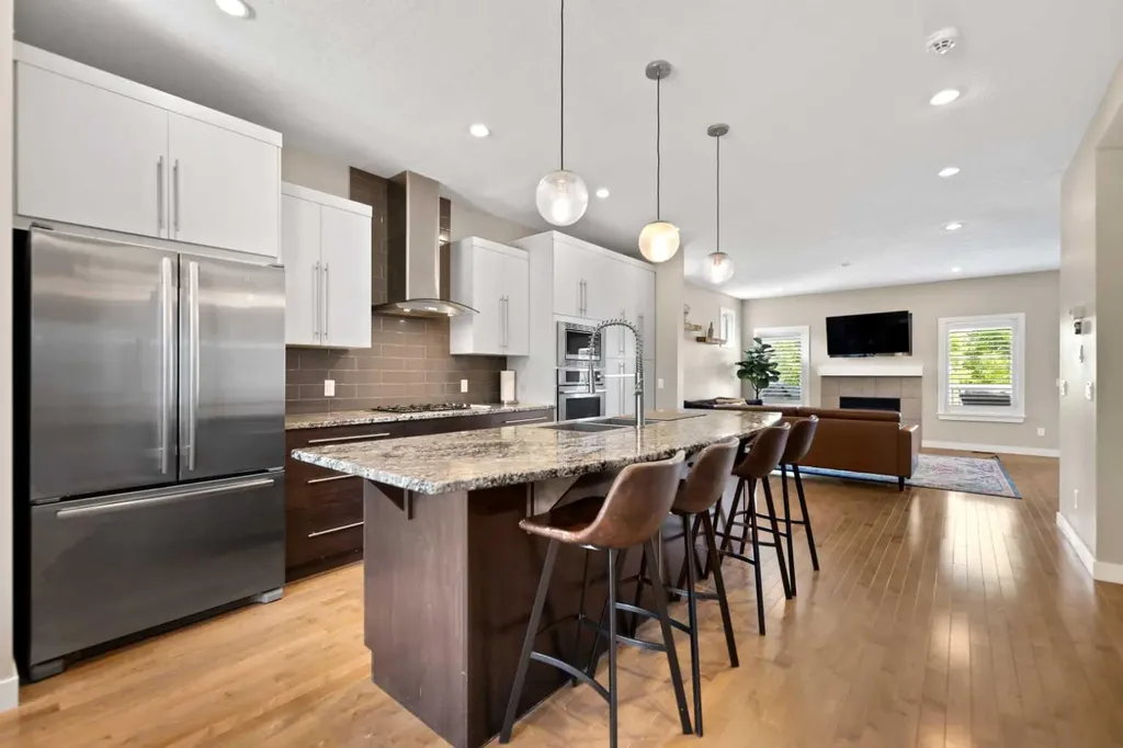 124 25 Avenue NE Calgary AB T2X 1X8