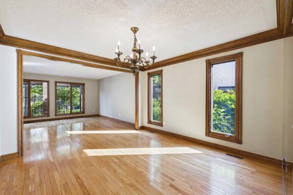 168 Canterville Drive SW Calgary AB T2W3X2