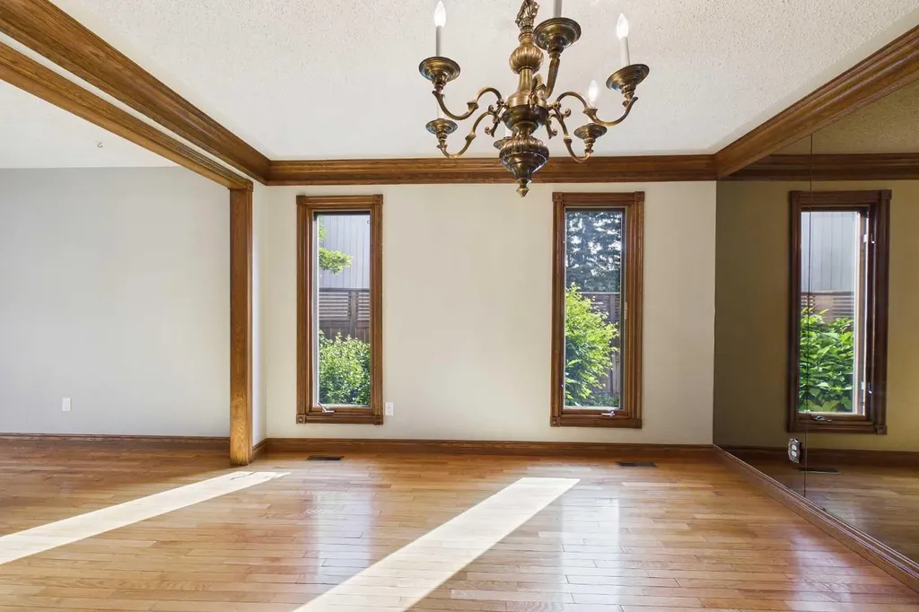 168 Canterville Drive SW Calgary AB T2W3X2