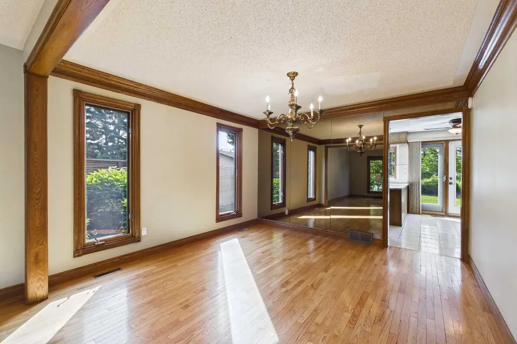 168 Canterville Drive SW Calgary AB T2W3X2