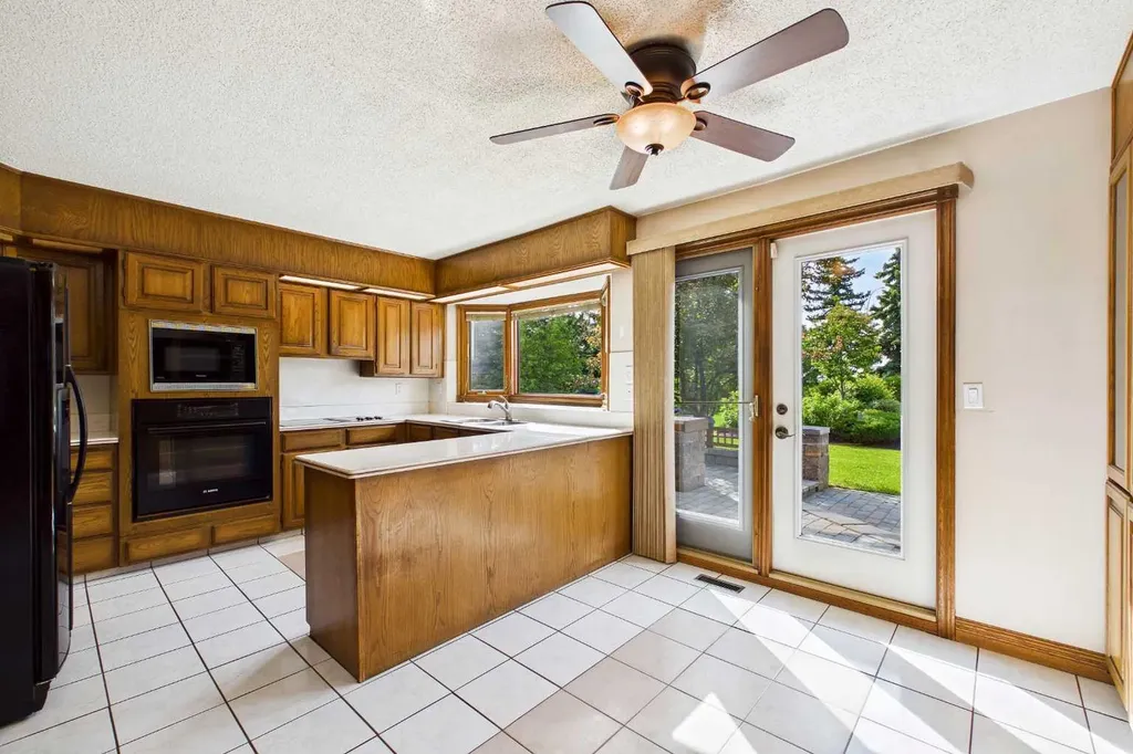 168 Canterville Drive SW Calgary AB T2W3X2