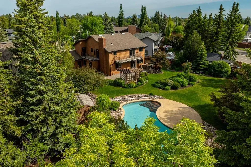 168 Canterville Drive SW Calgary AB T2W3X2