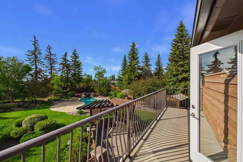 168 Canterville Drive SW Calgary AB T2W3X2