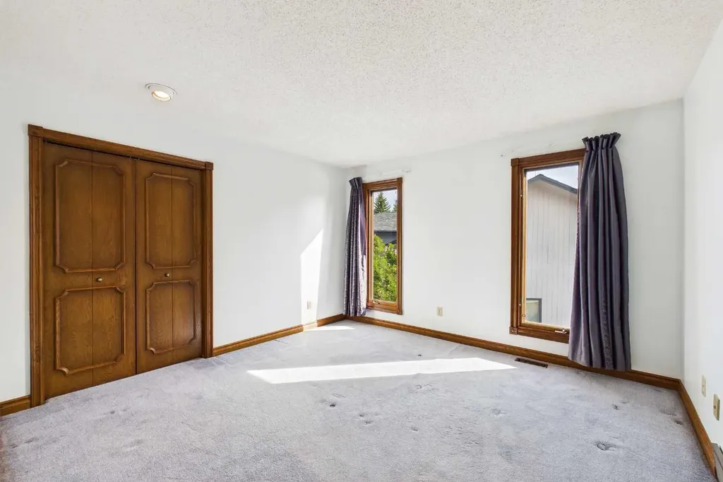 168 Canterville Drive SW Calgary AB T2W3X2