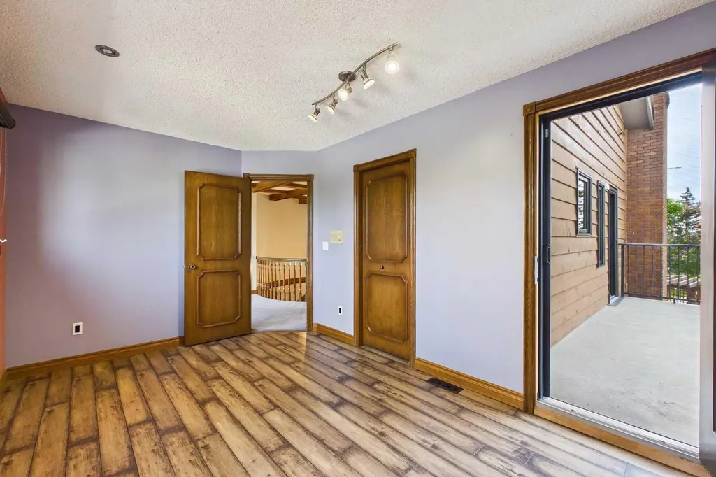 168 Canterville Drive SW Calgary AB T2W3X2
