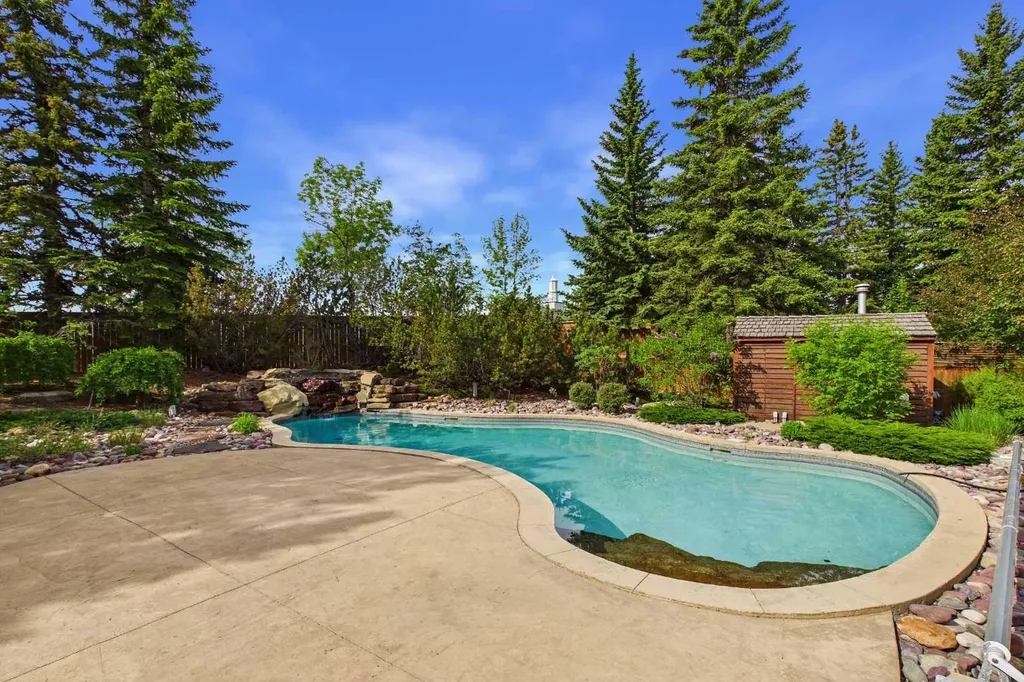 168 Canterville Drive SW Calgary AB T2W3X2