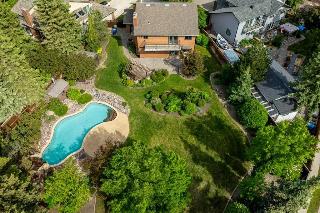 168 Canterville Drive SW Calgary AB T2W3X2