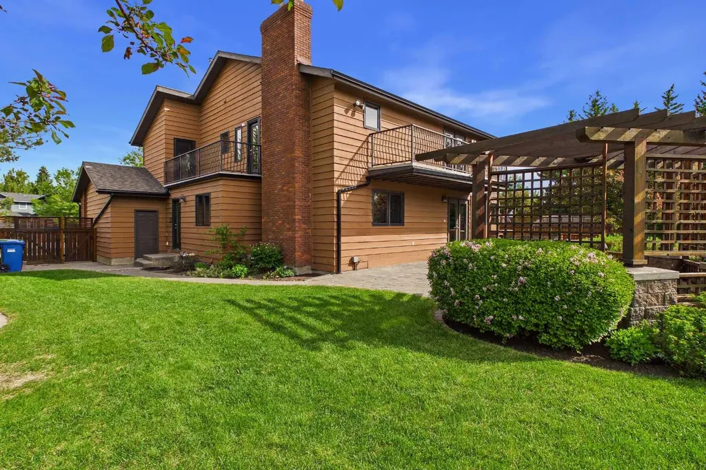 168 Canterville Drive SW Calgary AB T2W3X2