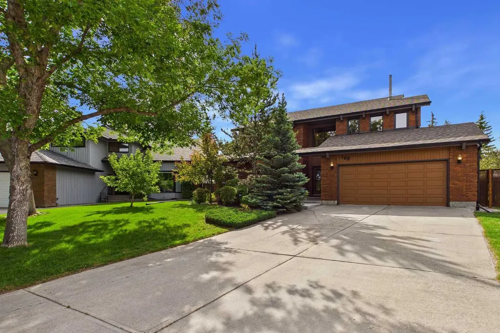 168 Canterville Drive SW Calgary AB T2W3X2