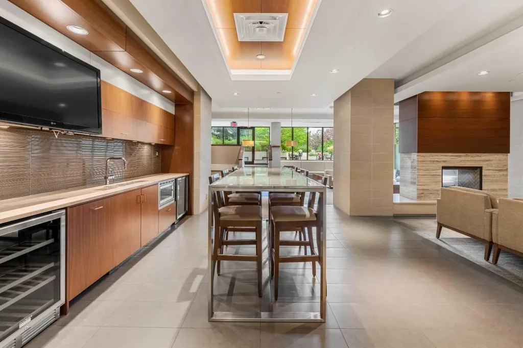 222 Riverfront Avenue SW Calgary AB T2P 0X2