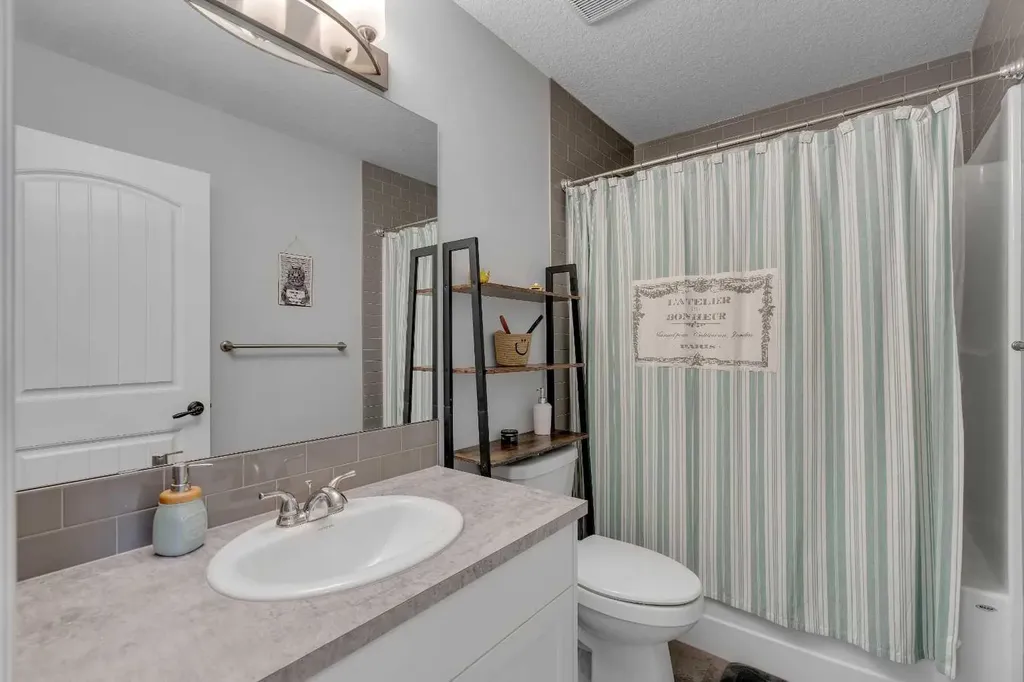 203 Bayview Circle SW Airdrie AB T4B 5A7
