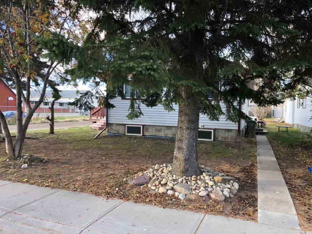 9856 104 Avenue Grande Prairie AB T8V 1E4
