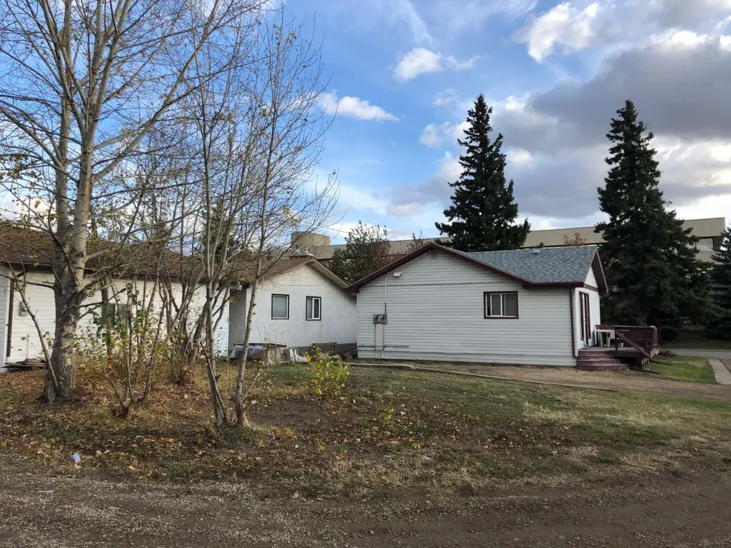 9856 104 Avenue Grande Prairie AB T8V 1E4