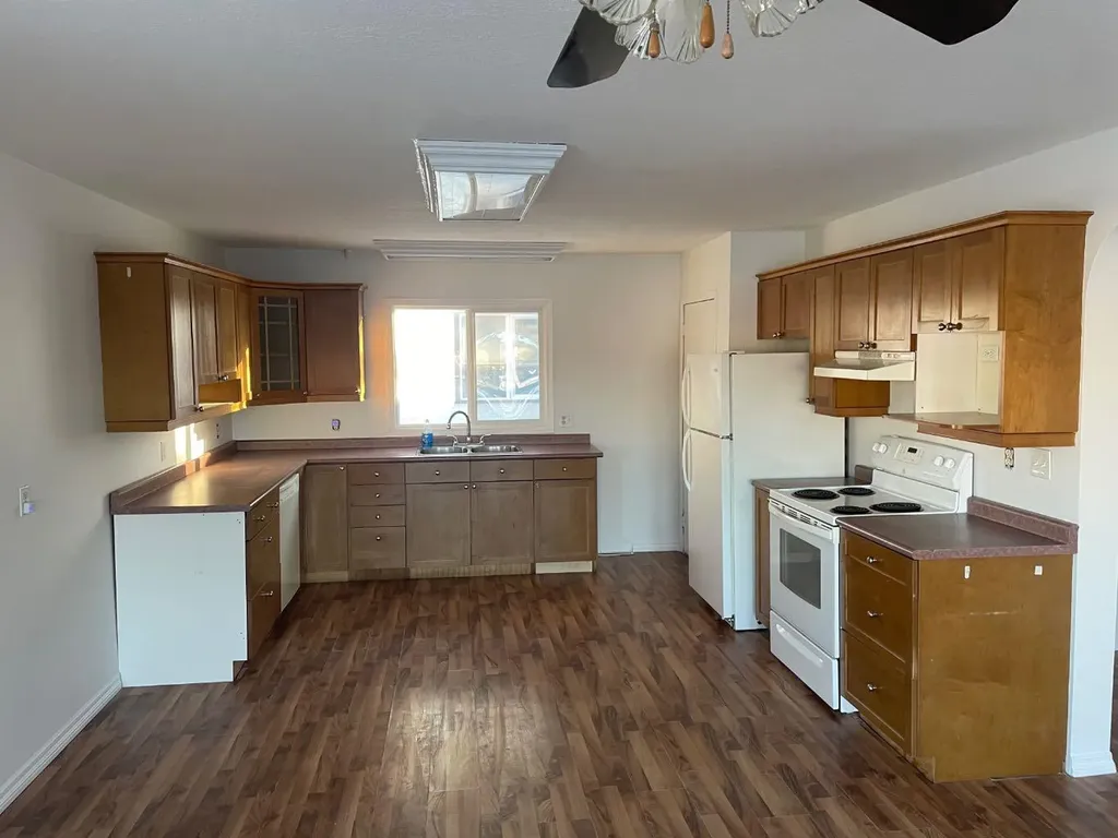 9856 104 Avenue Grande Prairie AB T8V 1E4