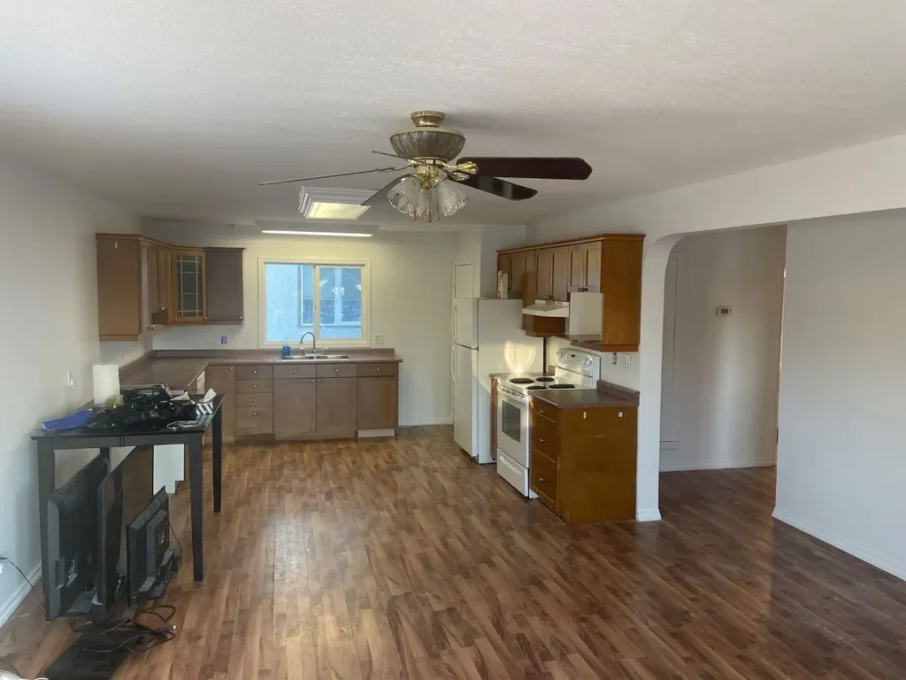 9856 104 Avenue Grande Prairie AB T8V 1E4