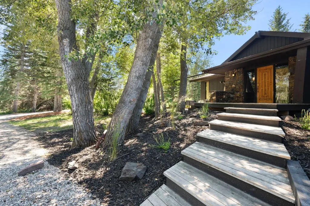 24020 Aspen Drive Rural Rocky View County AB T3R 1A5