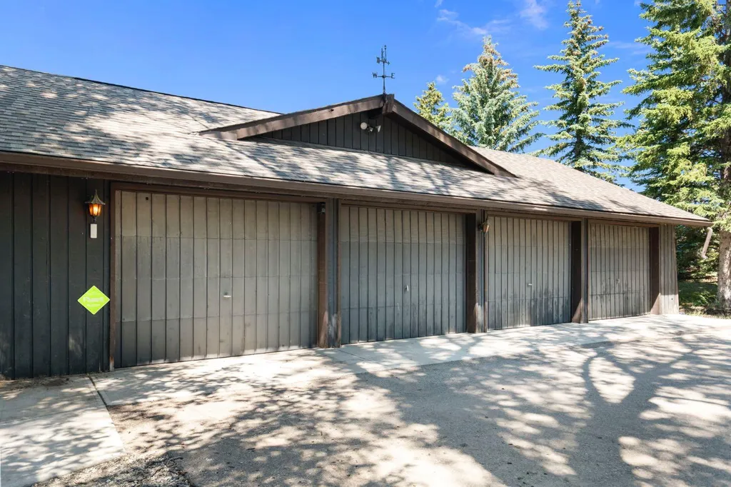 24020 Aspen Drive Rural Rocky View County AB T3R 1A5