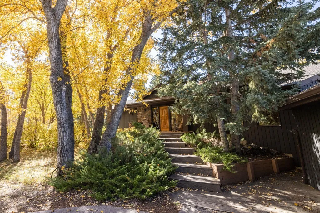 24020 Aspen Drive Rural Rocky View County AB T3R 1A5