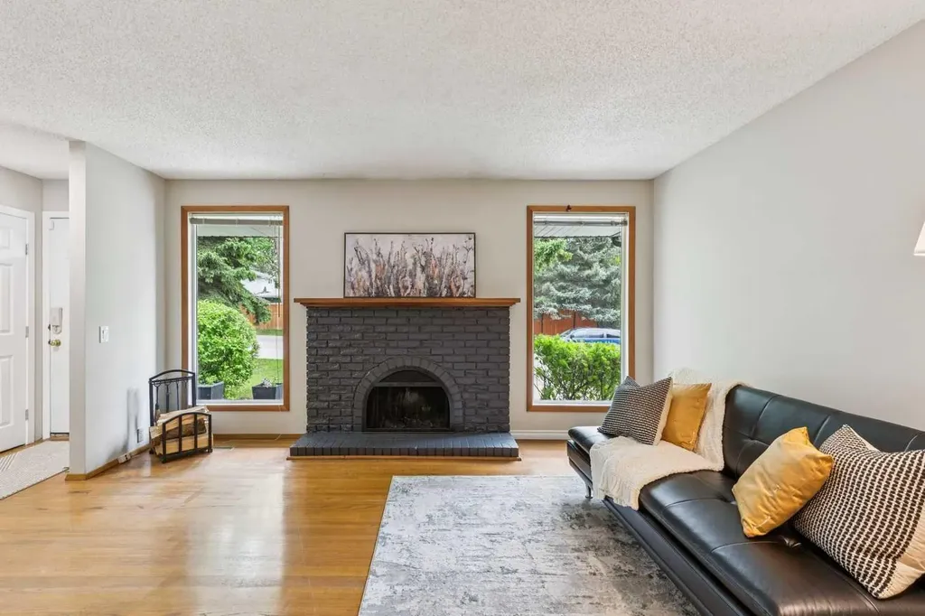 931 124 Avenue SW Calgary AB T2W 1T2