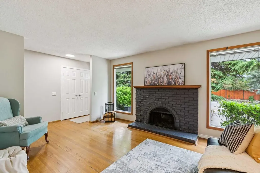 931 124 Avenue SW Calgary AB T2W 1T2