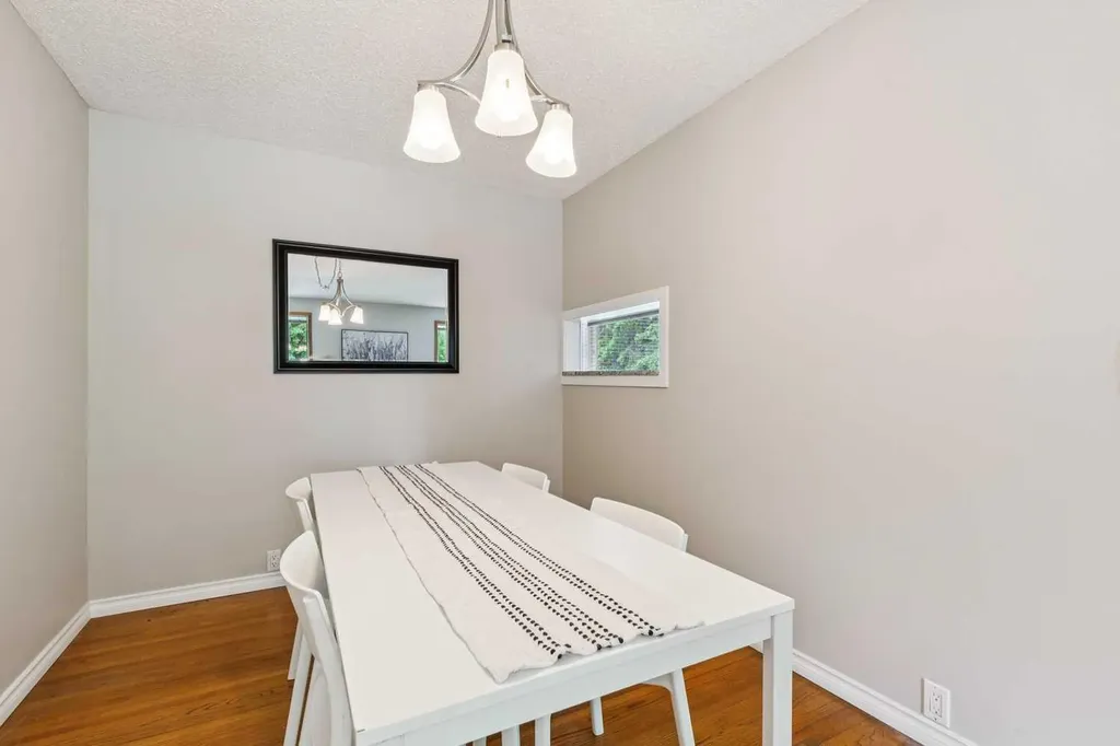 931 124 Avenue SW Calgary AB T2W 1T2