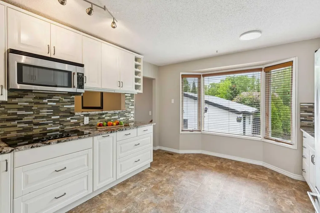 931 124 Avenue SW Calgary AB T2W 1T2