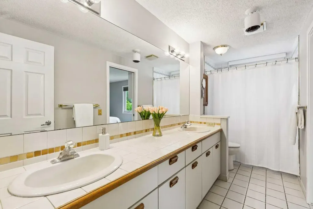 931 124 Avenue SW Calgary AB T2W 1T2
