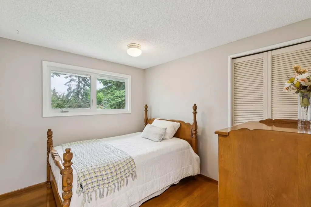 931 124 Avenue SW Calgary AB T2W 1T2