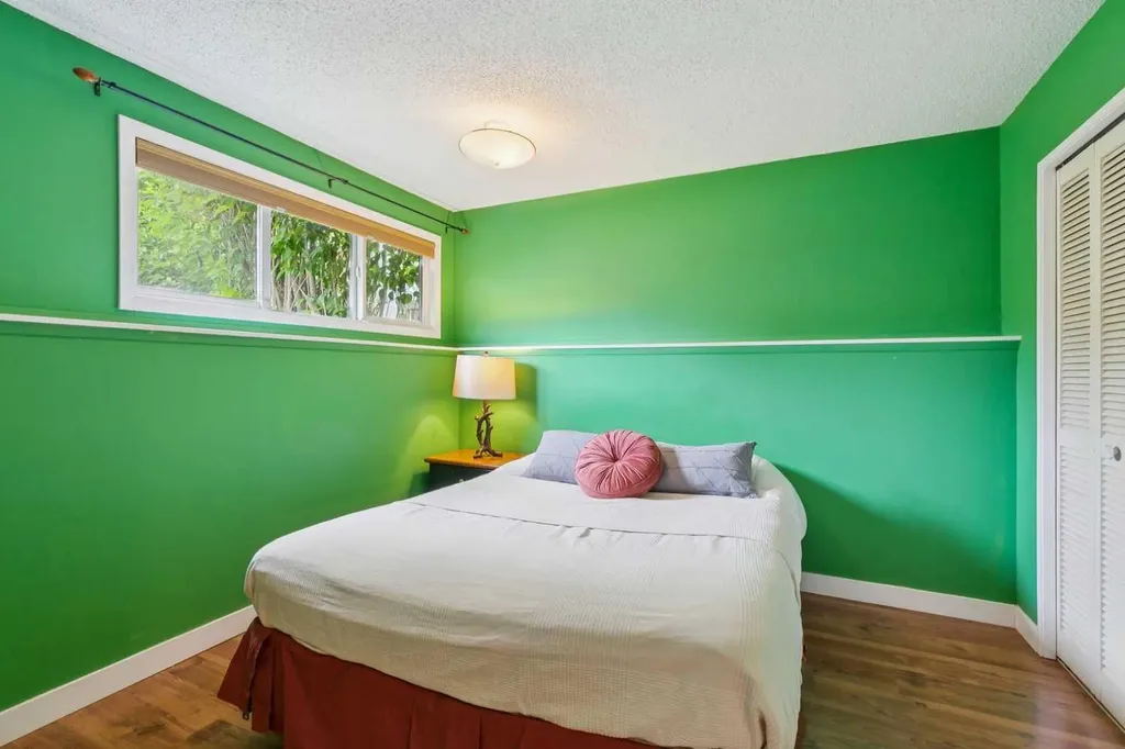 931 124 Avenue SW Calgary AB T2W 1T2
