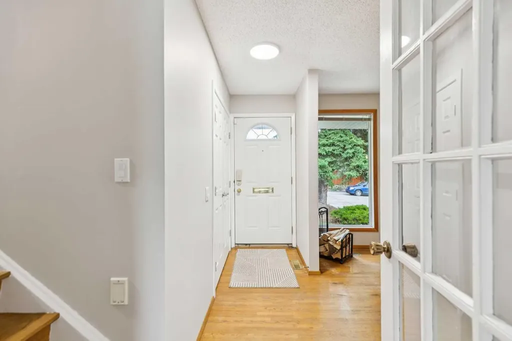 931 124 Avenue SW Calgary AB T2W 1T2