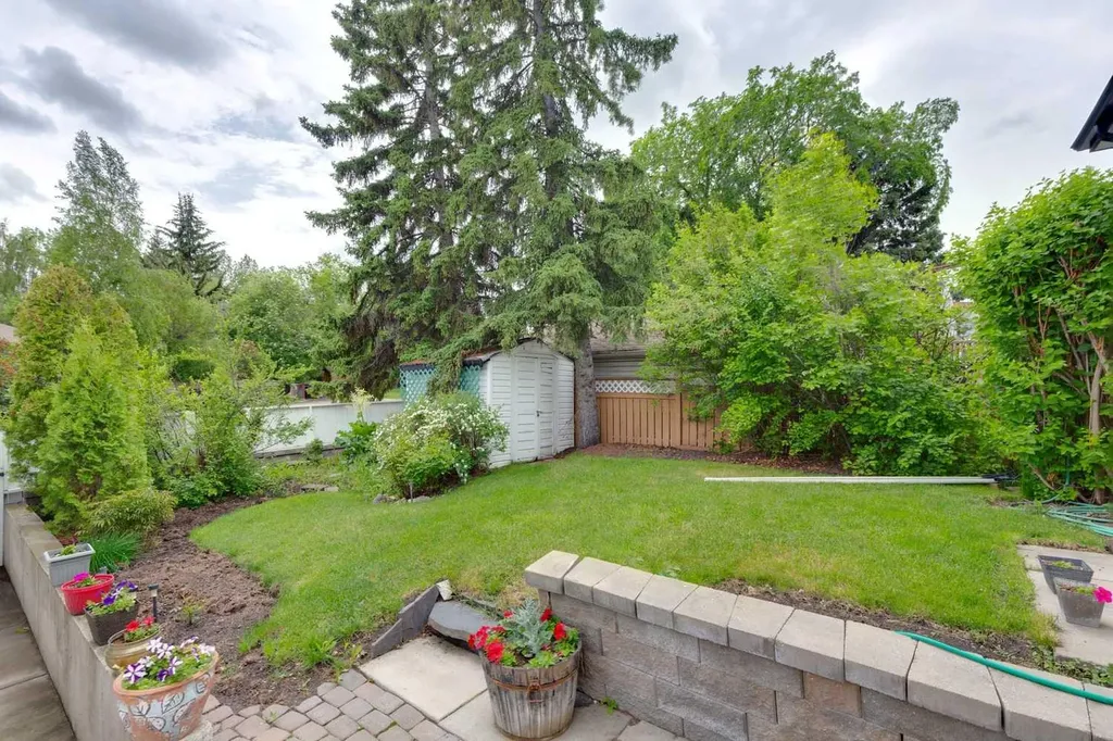 931 124 Avenue SW Calgary AB T2W 1T2