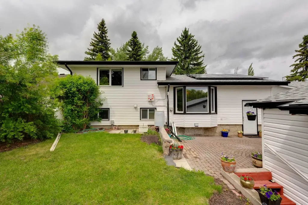 931 124 Avenue SW Calgary AB T2W 1T2
