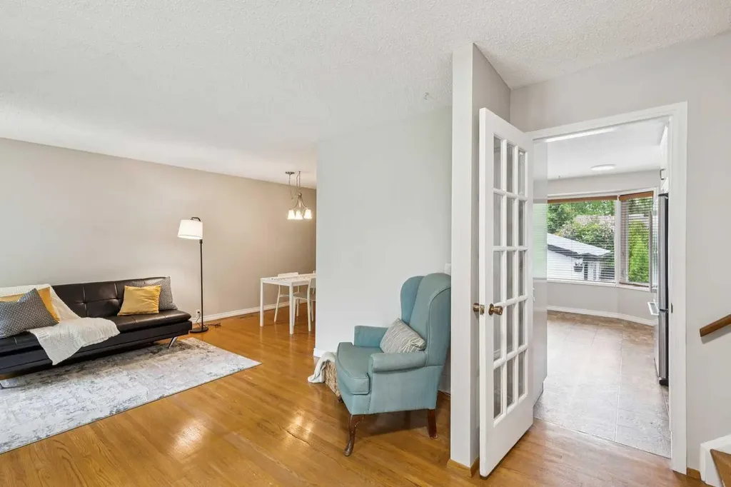 931 124 Avenue SW Calgary AB T2W 1T2