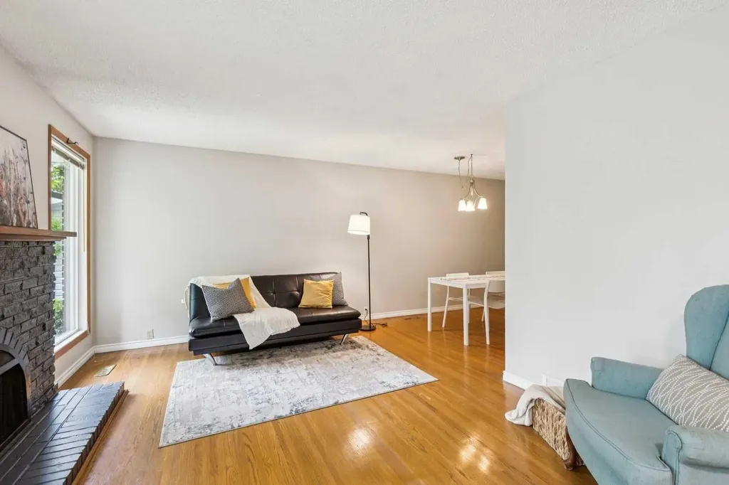 931 124 Avenue SW Calgary AB T2W 1T2