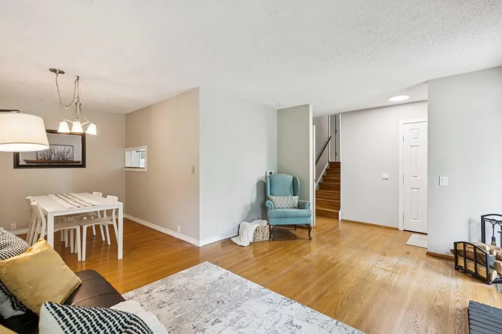 931 124 Avenue SW Calgary AB T2W 1T2