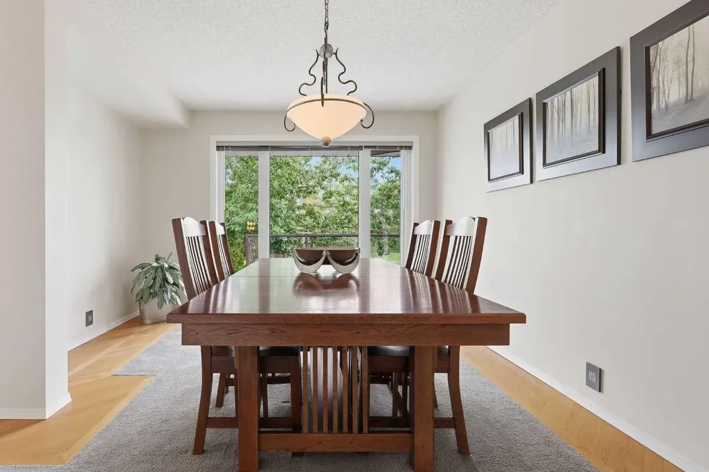 828 Douglas Woods Place SE Calgary AB t2z 2e9