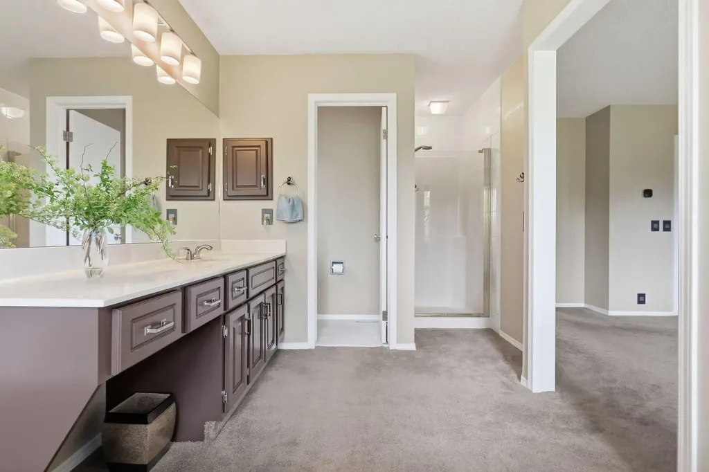 828 Douglas Woods Place SE Calgary AB t2z 2e9