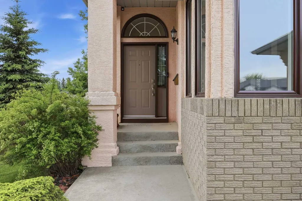 828 Douglas Woods Place SE Calgary AB t2z 2e9