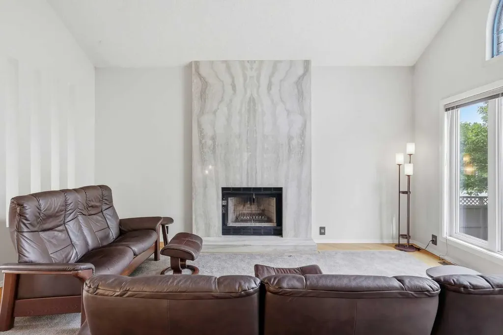 828 Douglas Woods Place SE Calgary AB t2z 2e9