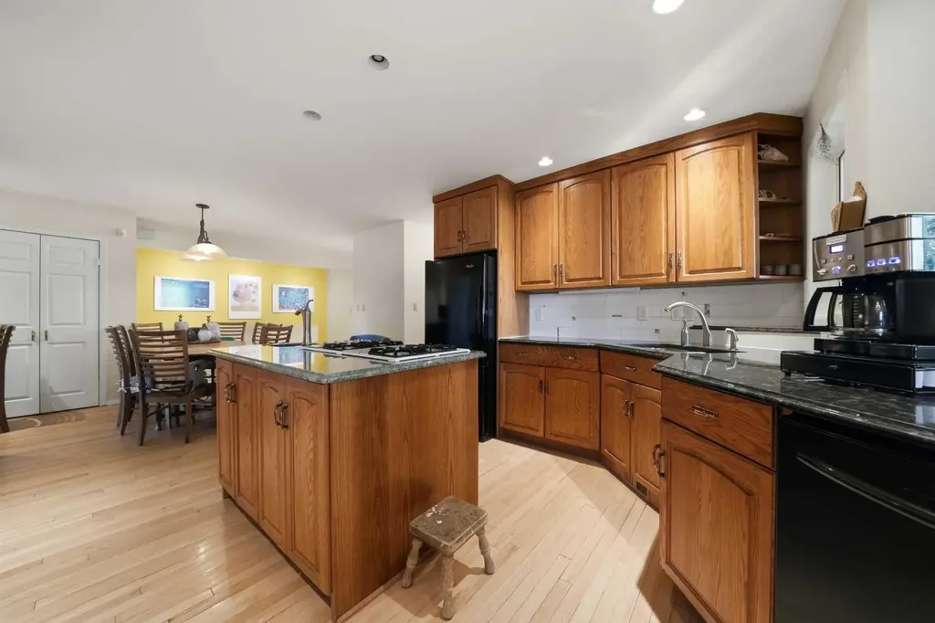 227 Piper Drive Red Deer AB T4P 1L5