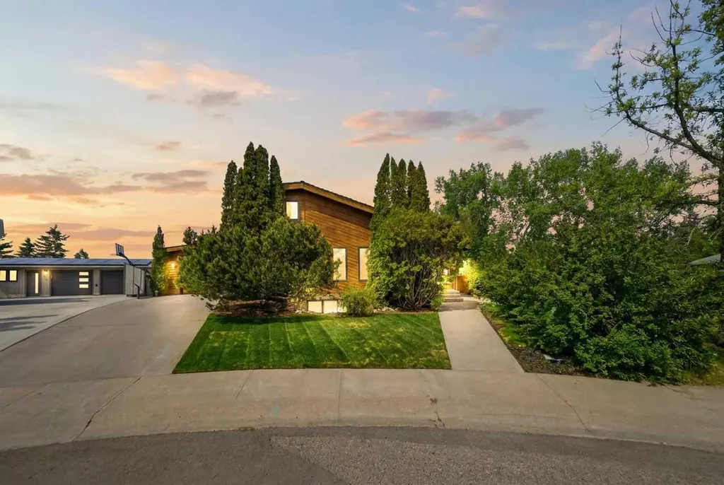 227 Piper Drive Red Deer AB T4P 1L5