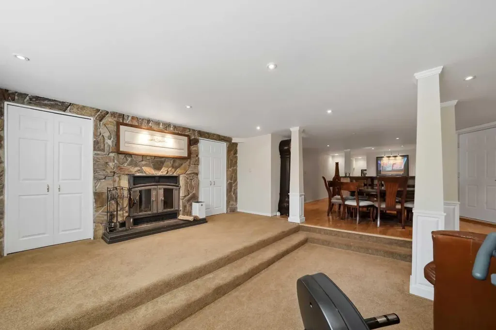 227 Piper Drive Red Deer AB T4P 1L5