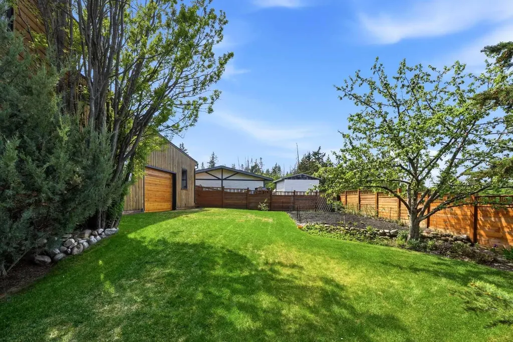227 Piper Drive Red Deer AB T4P 1L5