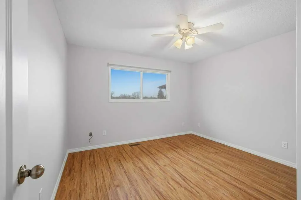 102 Denovan Crescent Red Deer AB T4R 1W2