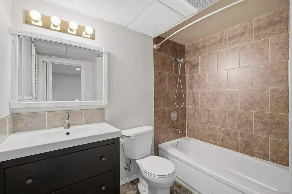 102 Denovan Crescent Red Deer AB T4R 1W2