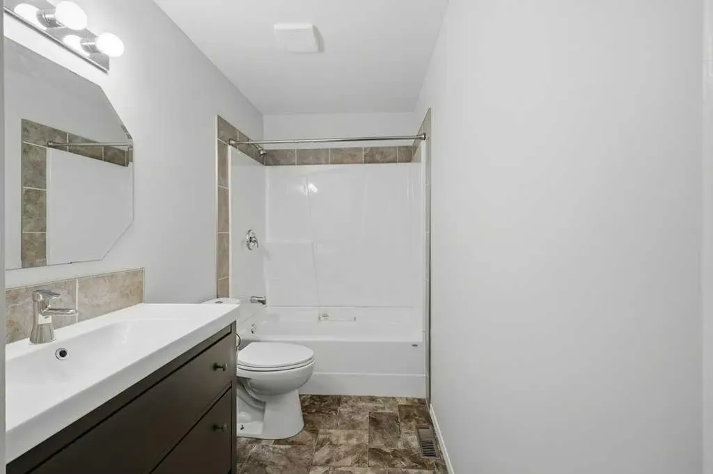 102 Denovan Crescent Red Deer AB T4R 1W2